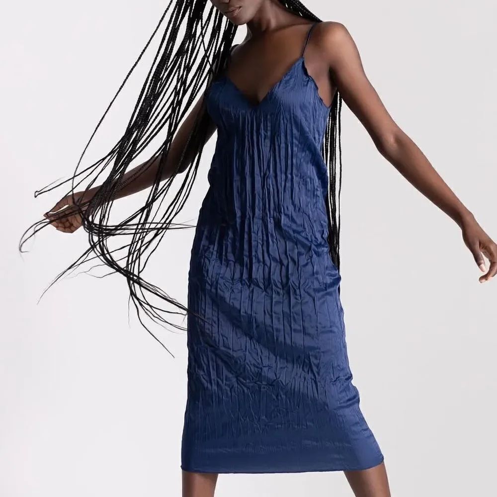 Zara Navy Blue Wrinkled and Satin Effect Midi
Dress(Size Medium)